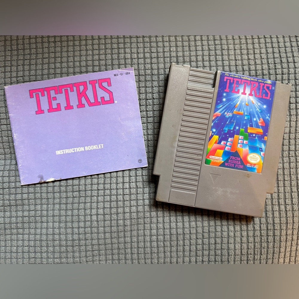 NES Nintendo Vintage TETRIS game and book